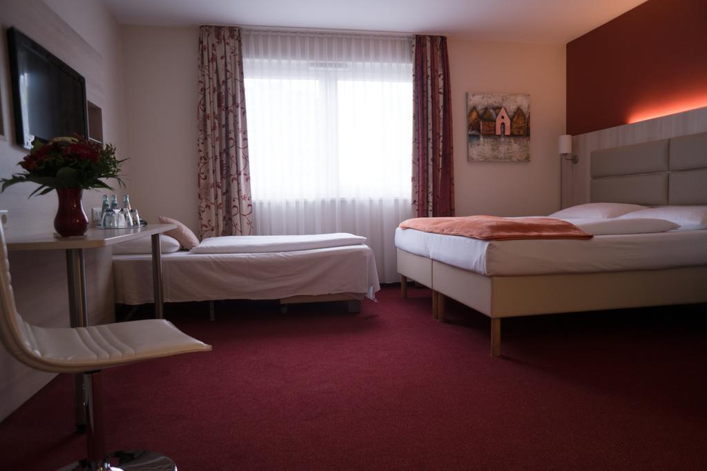 Hotel Rodelheimer Hof - Am Wasserturm Francoforte sul Meno Camera foto